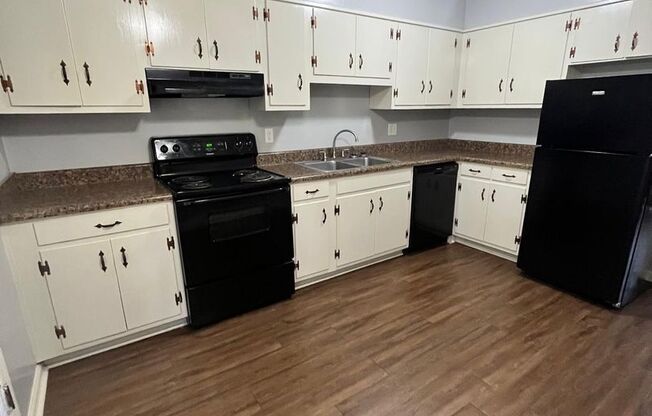 1 bed, 1 bath, 732 sqft, $815, Unit M-8