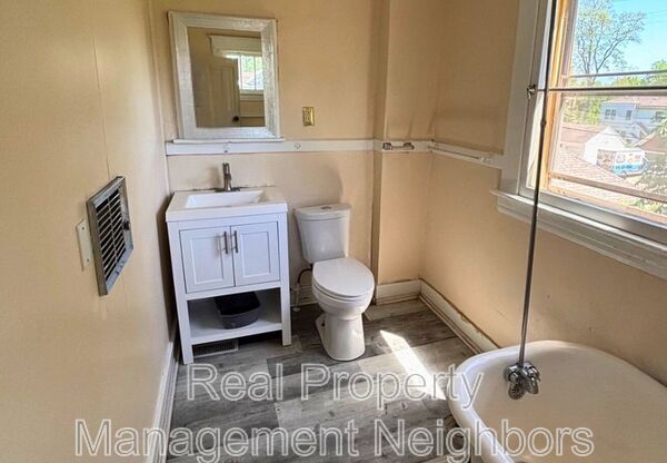 216 LAFAYETTE AVE NE