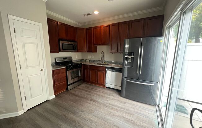 3 beds, 2.5 baths, $1,725, Unit Unit 101