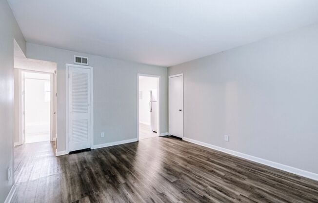 2 beds, 1 bath, 850 sqft, $1,250, Unit 00-E8