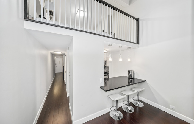 2 beds, 1 bath, 1,000 sqft, $5,800, Unit 4L