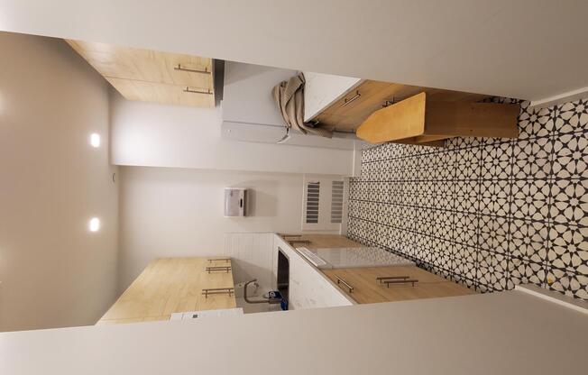 1 bed, 1 bath, 700 sqft, $4,400, Unit 25B