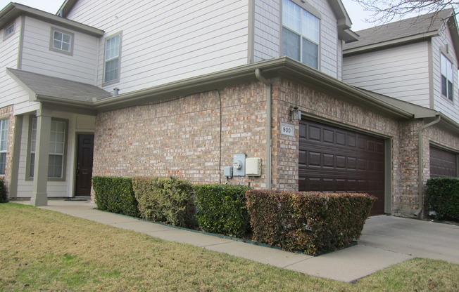 Townhome For Lease in Plano