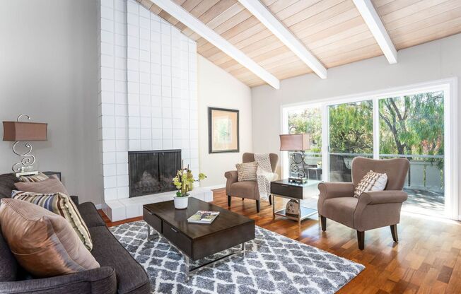 Fantastic Townhome in Mountain View