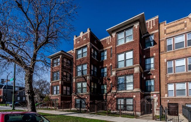 5854 S Michigan