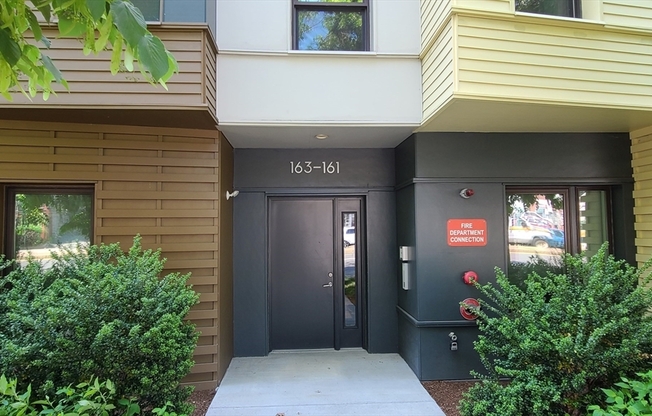 143 171 HYDE PARK AVE