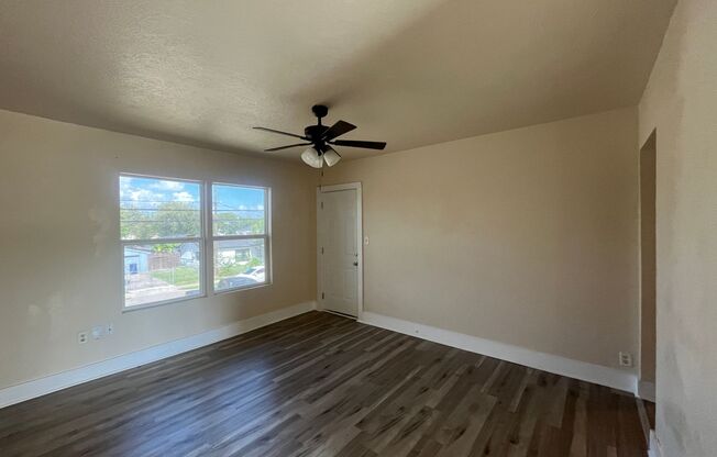 BILLS PAID! SOUTHSIDE APARTMENT