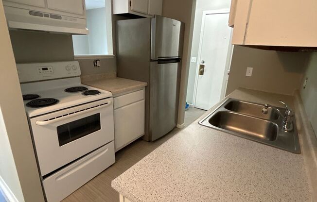 2 beds, 1 bath, 850 sqft, $900, Unit unit 5