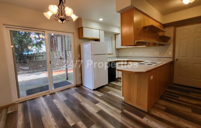 Charming 1 BD | 1.5 BA Townhome - SE Division
