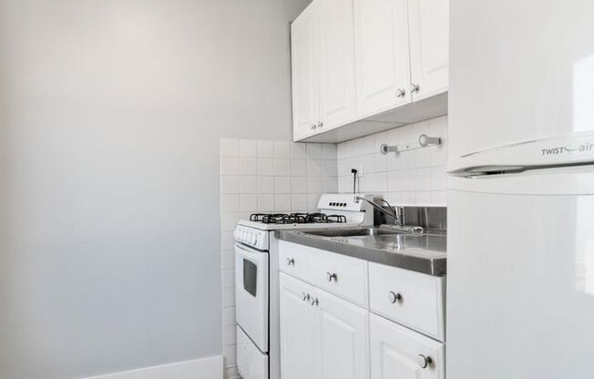 Studio, 1 bath, 405 sqft, $1,675, Unit 805