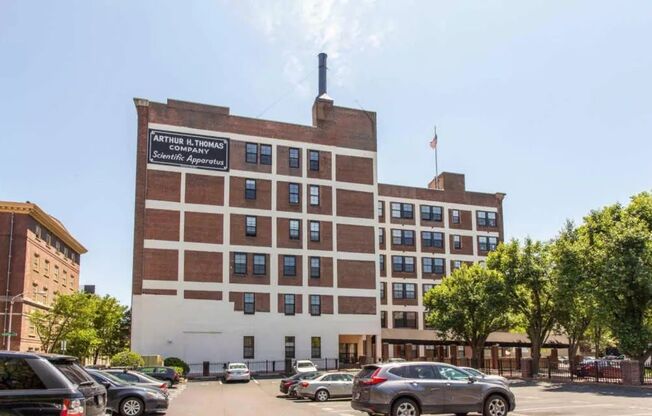 Luxurious 1-Bed/1-Bath Condo At Bridgeview Place! Available January 2026!