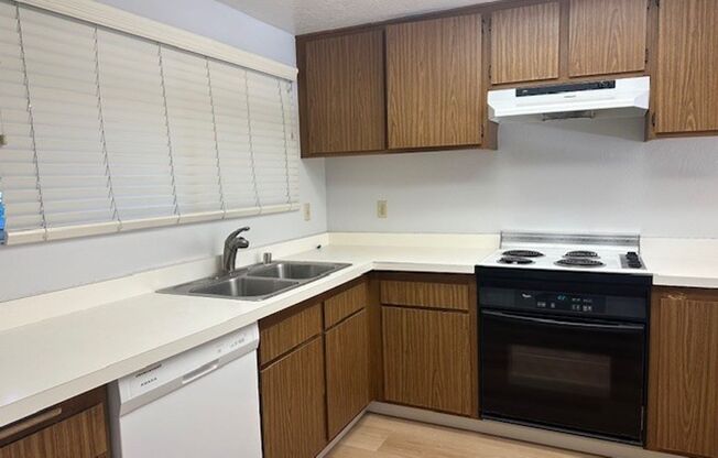 Large and Beautiful 2-Story Townhouse in Desired Merrivale West Community!