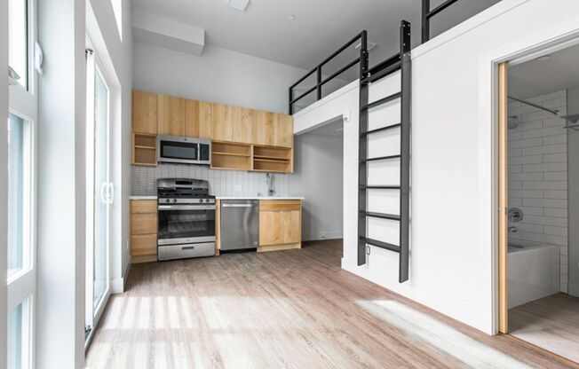 Studio, 1 bath, 332 sqft, $1,300