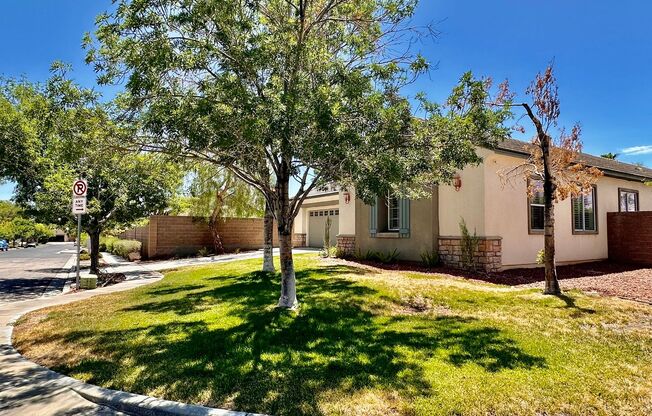 *$500 off first month!* Luxury Summerlin 4 Bedroom Home with Sparkling Pool & Spa
