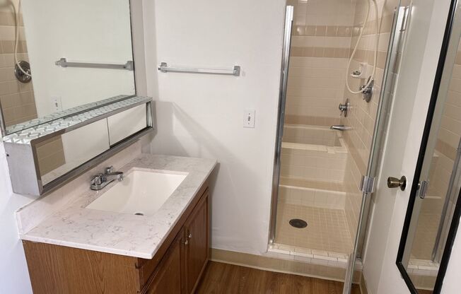 1 Bd / 1 Bth Ocean View Unit in Waikiki!