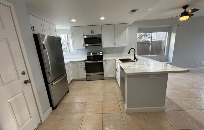 3 bedroom, 2 1/2 bath townhome located near the 125 & 94 freeway