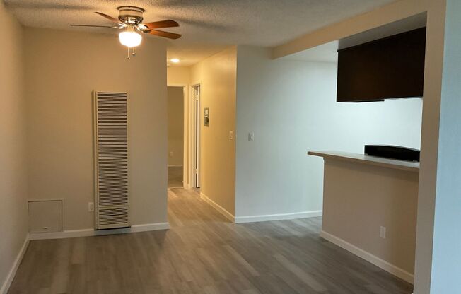 2 beds, 1 bath, 950 sqft, $2,295, Unit A