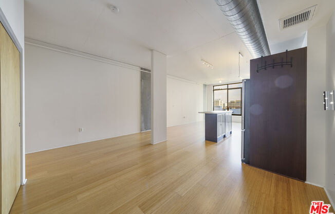1 bed, 1 bath, 960 sqft, $3,000, Unit 1017