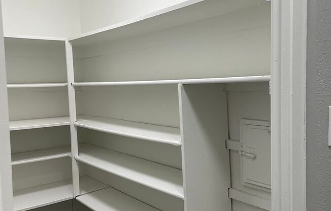 Large Spacious 1 & 2 Bedroom Apartments - Move in Special