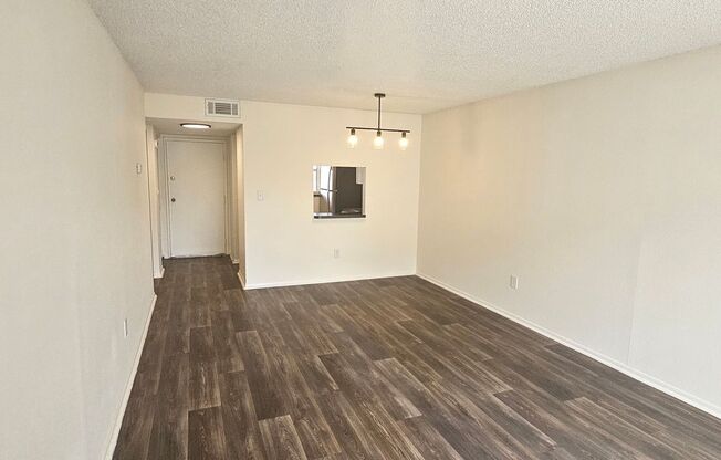 1 bed, 1 bath, 653 sqft, $1,355