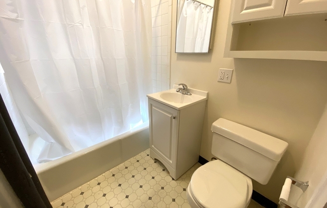 Studio, 1 bath, $2,100, Unit 17