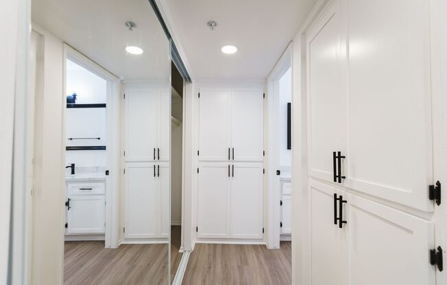 Studio, 1 bath, 700 sqft, $1,467, Unit 308