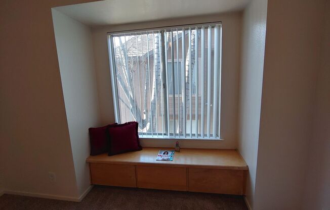 1 bed, 1 bath, 878 sqft, $1,480, Unit 1690-236