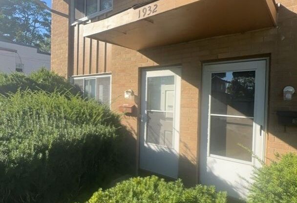 2 beds, 1 bath, 945 sqft, $750, Unit 1932 - 4