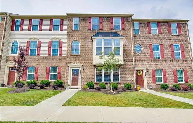 Beautiful 3-Bedroom, 2.5-Bath Townhome in Wexford available September 1!