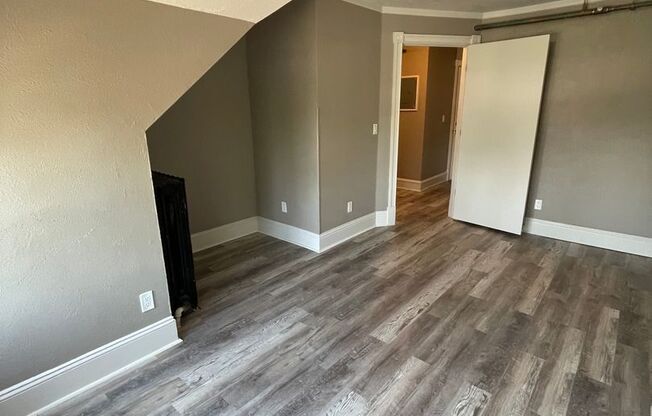 2 beds, 1 bath, $1,270, Unit 303