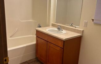 Studio, 1 bath, 525 sqft, $1,300, Unit 08-211