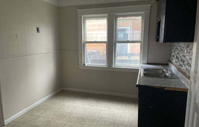 4 beds, 1 bath, $1,500