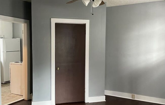 Nice 1 bedroom, 1 bath rental on Coming Street.  Available now...