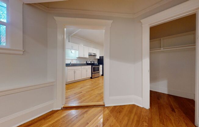 Studio, 1 bath, 373 sqft, $1,650, Unit 002