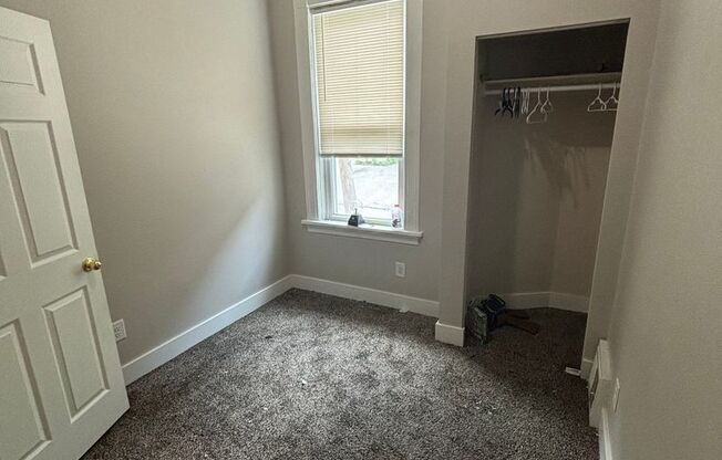 3 beds, 1 bath, 3 sqft, $1,495, Unit 2716 N Murray Ave Lower