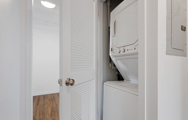 2 beds, 1 bath, 562 sqft, $2,300, Unit 402