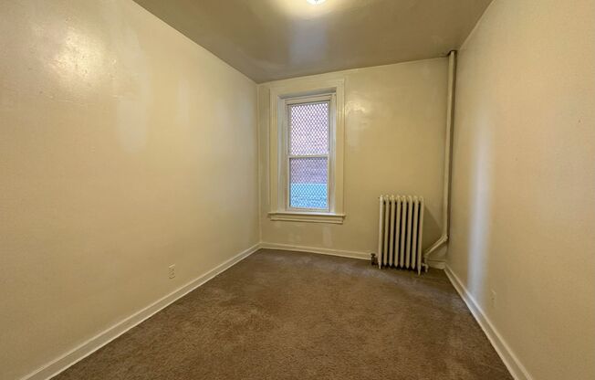 3 beds, 1 bath, $1,865, Unit 1