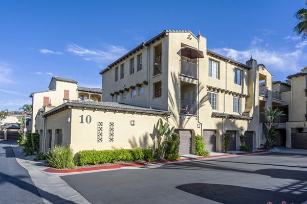 Rolling Hills Gardens Apartments in Chula Vista