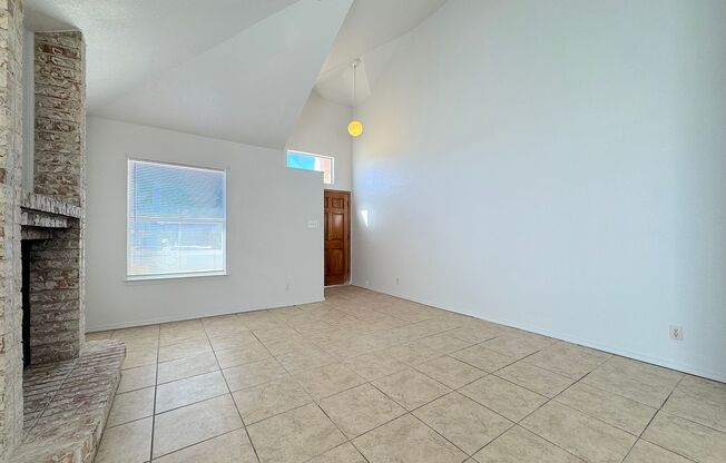 Northeast El Paso 3 Bed Refrig A/C w/Mountain Views!