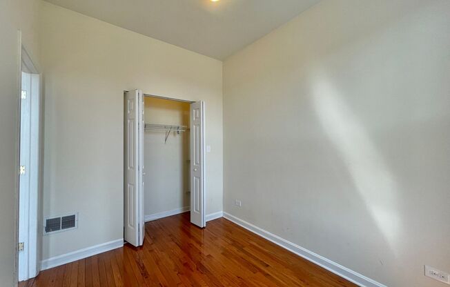 2 beds, 1 bath, 1,200 sqft, $1,800, Unit Unit 3R