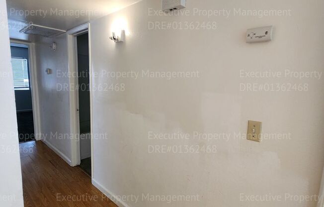 2 beds, 1 bath, $1,425, Unit B