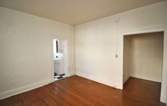 1 bed, 1 bath, 2 sqft, $800, Unit #104
