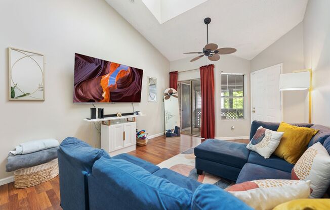 Light filled 1 BR/BA Condo with Loft!  Community Pool!  Available Sept 10!
