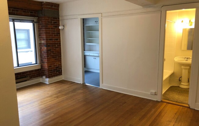 Studio, 1 bath, 378 sqft, $1,385, Unit 405