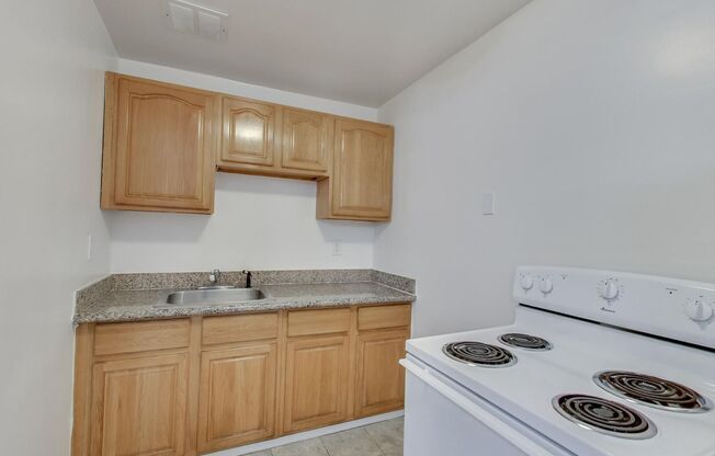Studio, 1 bath, 300 sqft, $1,300, Unit 2