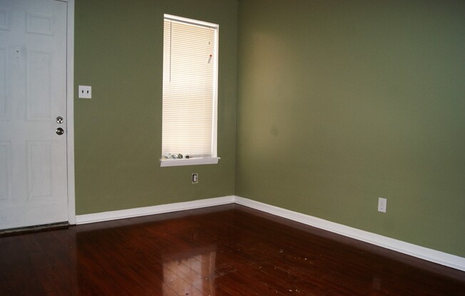 Charming 3 Bedroom/ 1 Bathroom Townhome in East Baltimore, MD!