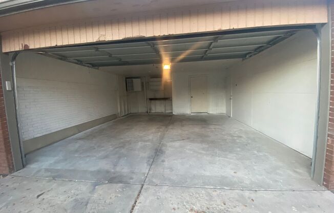 3 beds, 1.5 baths, 1,325 sqft, $2,025, Unit 1817