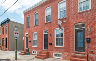 2 BR 2 BA Townhome with Multi-level Deck