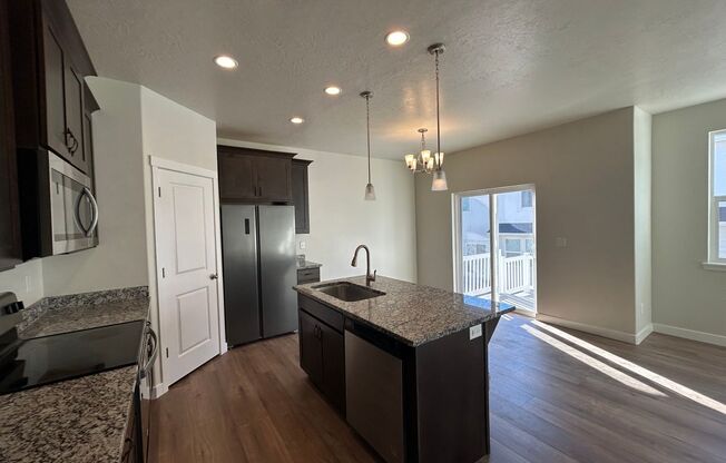 3 Bedroom 2.5 Bathroom Townhome in Lehi!