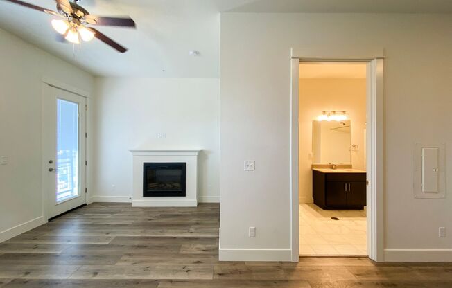Studio, 1 bath, 390 sqft, $1,199, Unit 206*